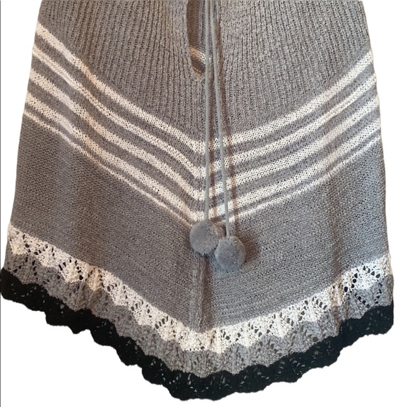 Boho Style Vertigo Gray Knit Poncho Sweater - Picture 3 of 11